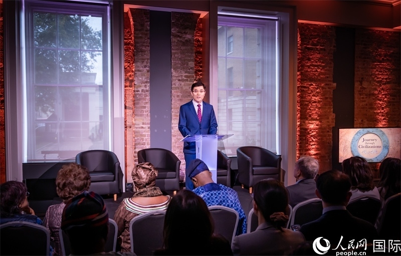 中國駐英國使館臨時代辦楊曉光致辭。人民網(wǎng) 郭錦標(biāo)攝