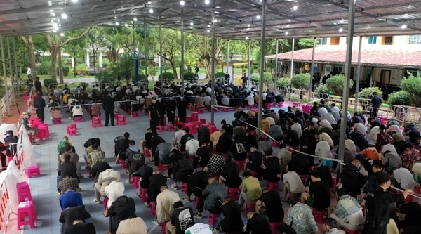 2349名電信網(wǎng)絡(luò)詐騙犯罪嫌疑人一次性移交我方。公安部供圖