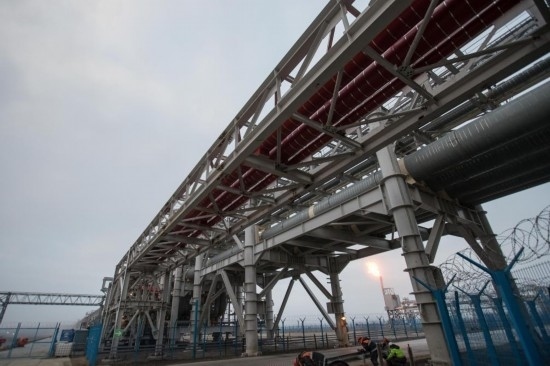 這是2018年8月8日在俄羅斯薩別塔拍攝的中俄亞馬爾項(xiàng)目輸氣管道。（新華社記者吳壯攝）