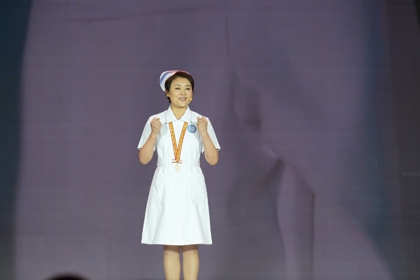 第49屆南丁格爾獎獲得者、四川大學(xué)華西醫(yī)院護理部主任蔣艷