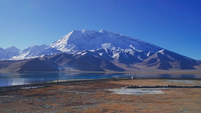 喀拉庫(kù)勒湖。中國(guó)鐵路烏魯木齊局集團(tuán)有限公司供圖