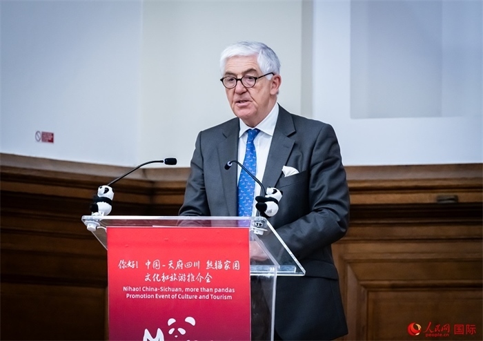 英中商業(yè)發(fā)展中心主席約翰·麥克萊恩致辭。人民網(wǎng) 郭錦標攝