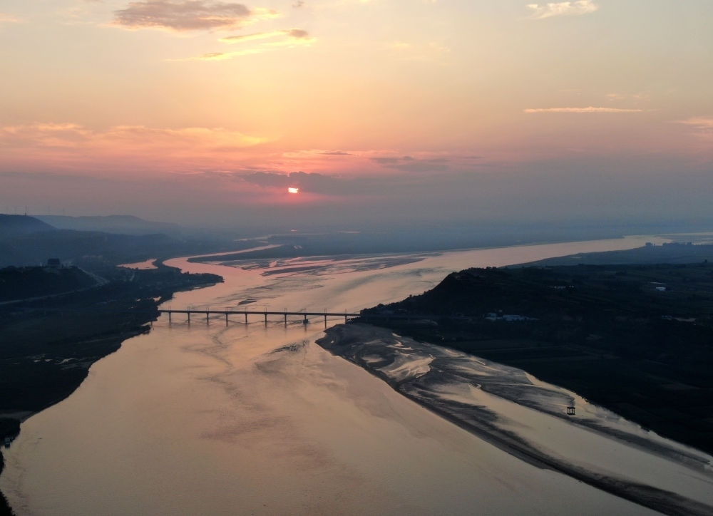  豫陜交界附近拍攝的黃河景色（2020年9月7日攝，無人機照片）。新華社記者 郝源 攝