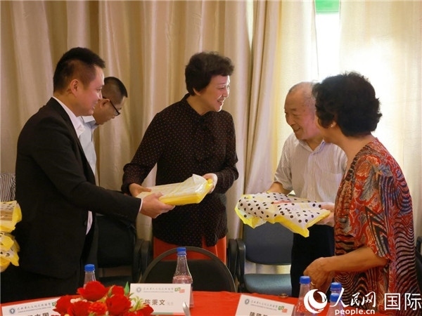 當?shù)貢r間10月23日，國務(wù)院僑務(wù)辦公室主任陳旭在巴西華人文化交流協(xié)會會館出席里約僑界舉辦的重陽節(jié)敬老聯(lián)歡活動。人民網(wǎng)記者 陳海琪攝