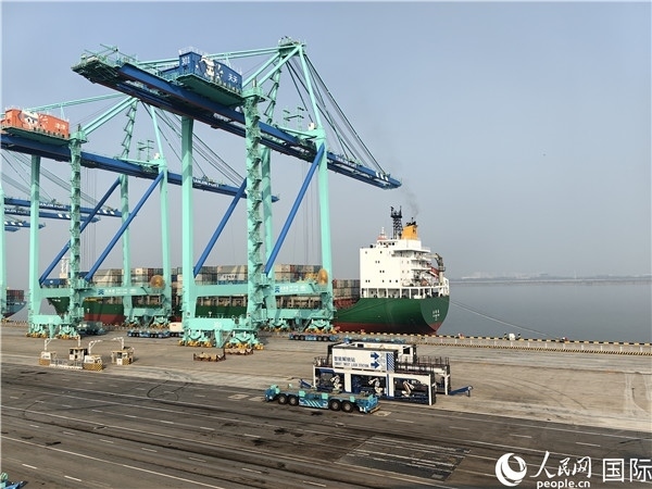 天津港北疆港區(qū)C段智能化集裝箱碼頭。人民網(wǎng)記者 符園園攝