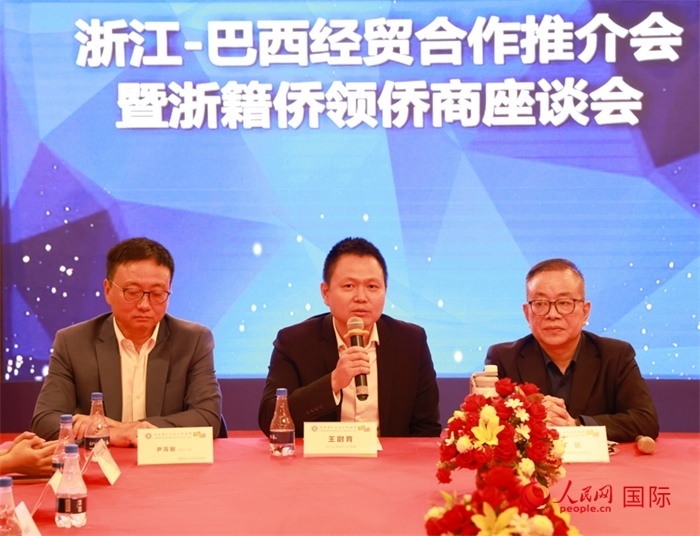 中國駐里約代總領事王尉育（中）在活動中致辭。人民網記者 陳海琪攝