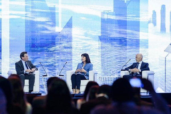 牛津大學(xué)研究全球化與發(fā)展問(wèn)題的教授伊恩·戈?duì)柖。ㄓ乙唬┍硎?，全球格局的變化是結(jié)構(gòu)性的，各國(guó)特別是西方國(guó)家必須順應(yīng)變化。迪拜商會(huì)供圖