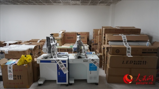 查封的假冒品牌燈具等。人民網(wǎng) 肖聰聰 攝