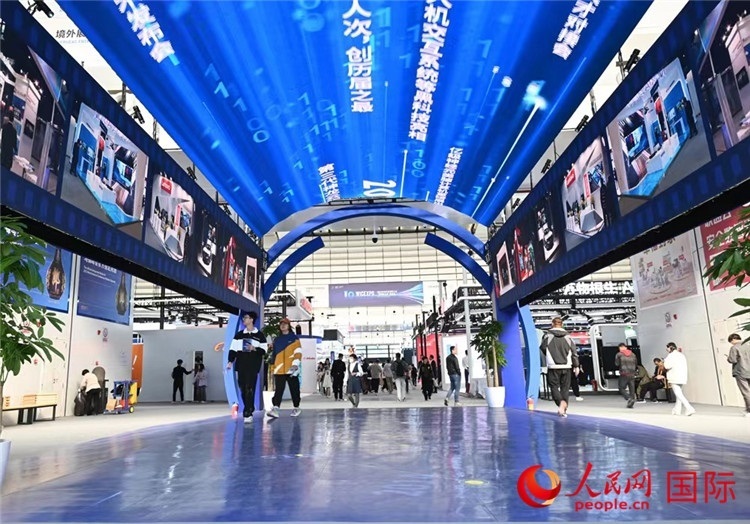 11月7日上午，2023年世界互聯(lián)網(wǎng)大會“互聯(lián)網(wǎng)之光”博覽會在浙江烏鎮(zhèn)開幕。人民網(wǎng)記者 葉賓得攝