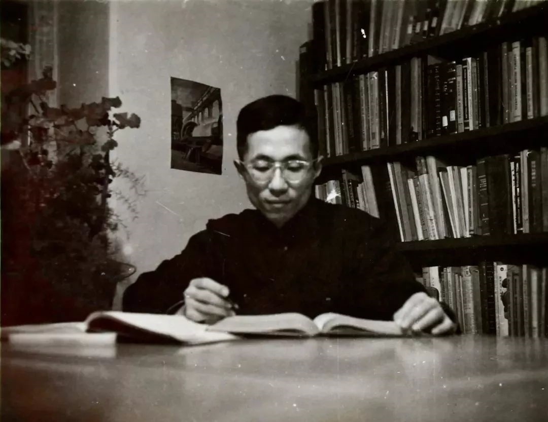 青年時(shí)期的秦裕琨。哈爾濱工業(yè)大學(xué)供圖