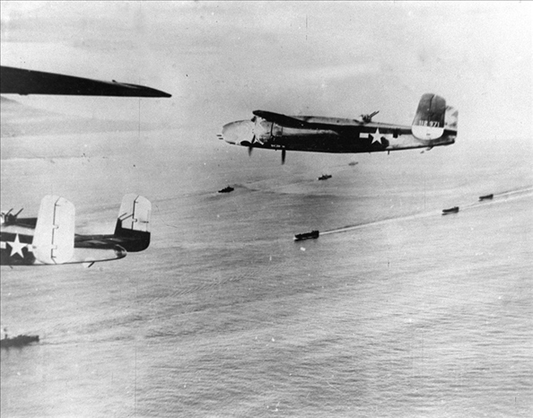 1942年4月18日，美國航空母艦甲板上B－25解放式轟炸機起飛轟炸東京工業(yè)區(qū)域，此為日本首次受盟軍之進攻。