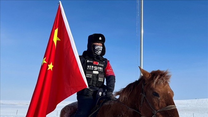 呼倫貝爾陳巴爾虎旗公安局副局長石永志。人民網(wǎng)記者 張敏穎攝