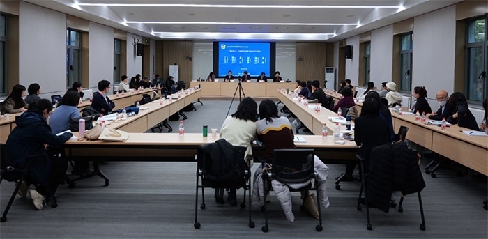“區(qū)域國別學(xué)視角下的日語學(xué)科建設(shè)”圓桌論壇現(xiàn)場。主辦方供圖