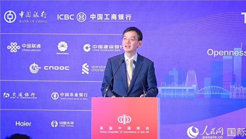 1. 英國(guó)中國(guó)商會(huì)會(huì)長(zhǎng)、中國(guó)銀行倫敦分行行長(zhǎng)方文建 致歡迎辭。郭錦標(biāo)攝_副本