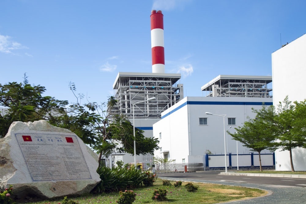 這是2021年3月24日在越南平順省拍攝的越南永新燃煤電廠一期BOT項(xiàng)目廠區(qū)。新華社發(fā)（南方電網(wǎng)越南永新公司供圖）