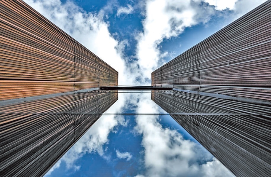  開(kāi)放共享 今年9月，改造升級(jí)后的上海凝聚力工程博物館開(kāi)門迎客。博物館大廳公共區(qū)域在功能提升、資源整合后，釋放更多公共服務(wù)空間，帶給市民更多新體驗(yàn)。 上海某餐廳法國(guó)籍廚師 邁克爾·溫德林?jǐn)z