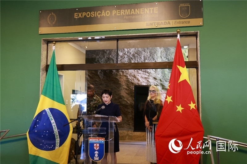 中國駐里約總領事田敏在攝影展開幕式上致辭。 人民網(wǎng)記者 陳海琪攝