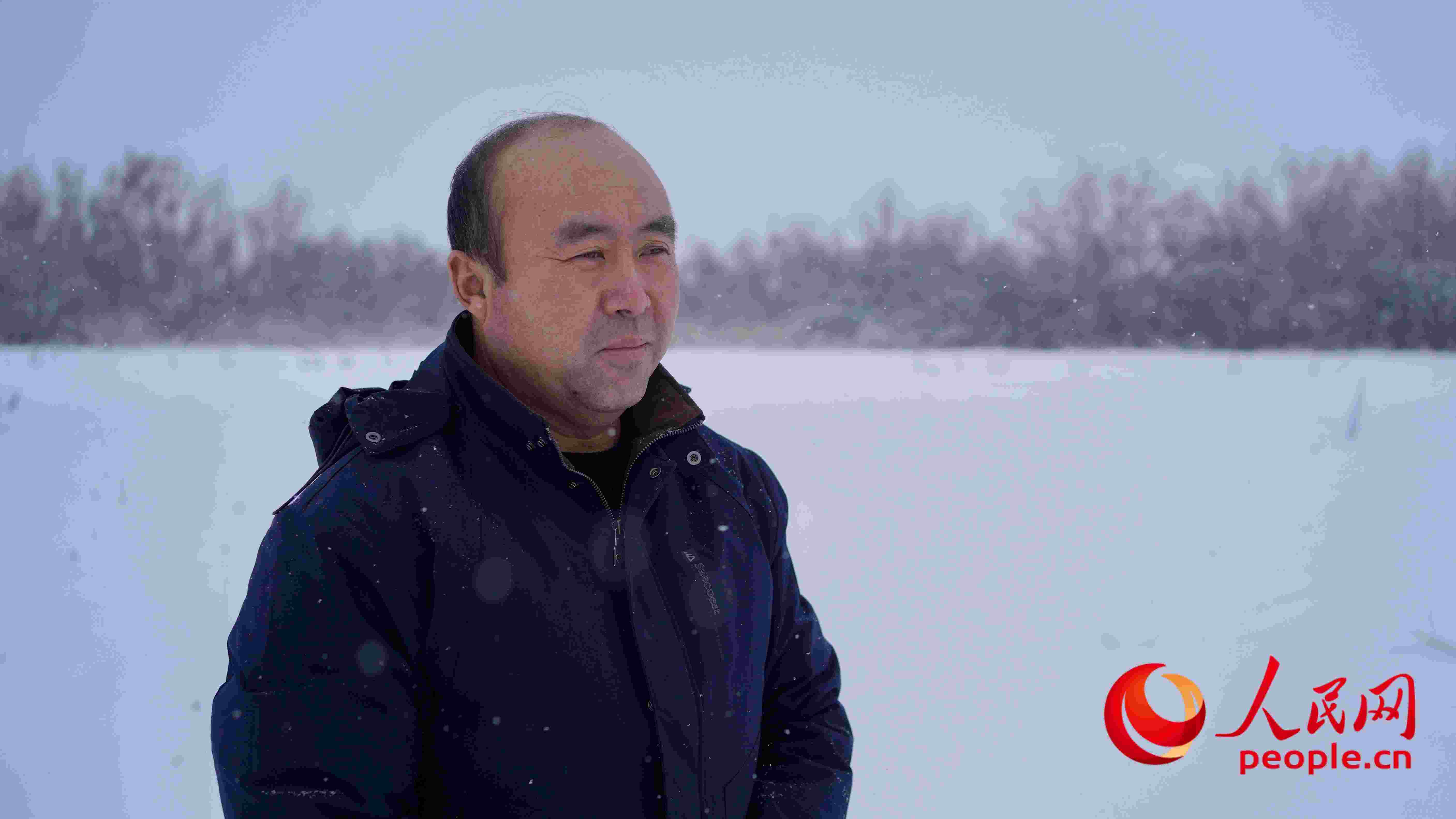 馬曉華回憶當(dāng)年和父親一起種樹的情形，滿是懷念。人民網(wǎng) 周靜圓攝