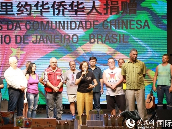 捐贈(zèng)活動(dòng)中方發(fā)起人之一的孫特英女士在捐贈(zèng)活動(dòng)中致辭。人民網(wǎng)記者 陳海琪攝