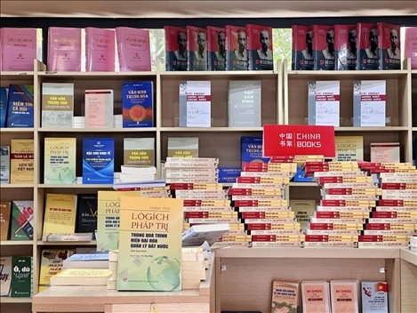中國主題圖書亮相越南河內(nèi)書街。中國圖書進(jìn)出口（集團(tuán)）有限公司供圖
