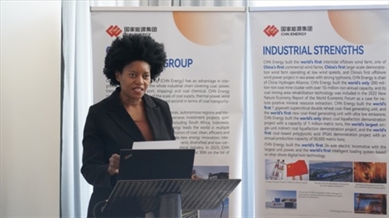 南非獨立傳媒集團(tuán)代表諾爾萬德爾-恩齊扎發(fā)言。 人民網(wǎng) 張茜攝