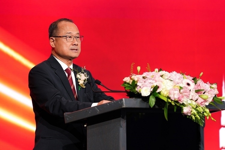 第十四屆全國政協(xié)常委、香港中華總商會(huì)會(huì)長蔡冠深致辭。阿聯(lián)酋中華工商總會(huì)供圖