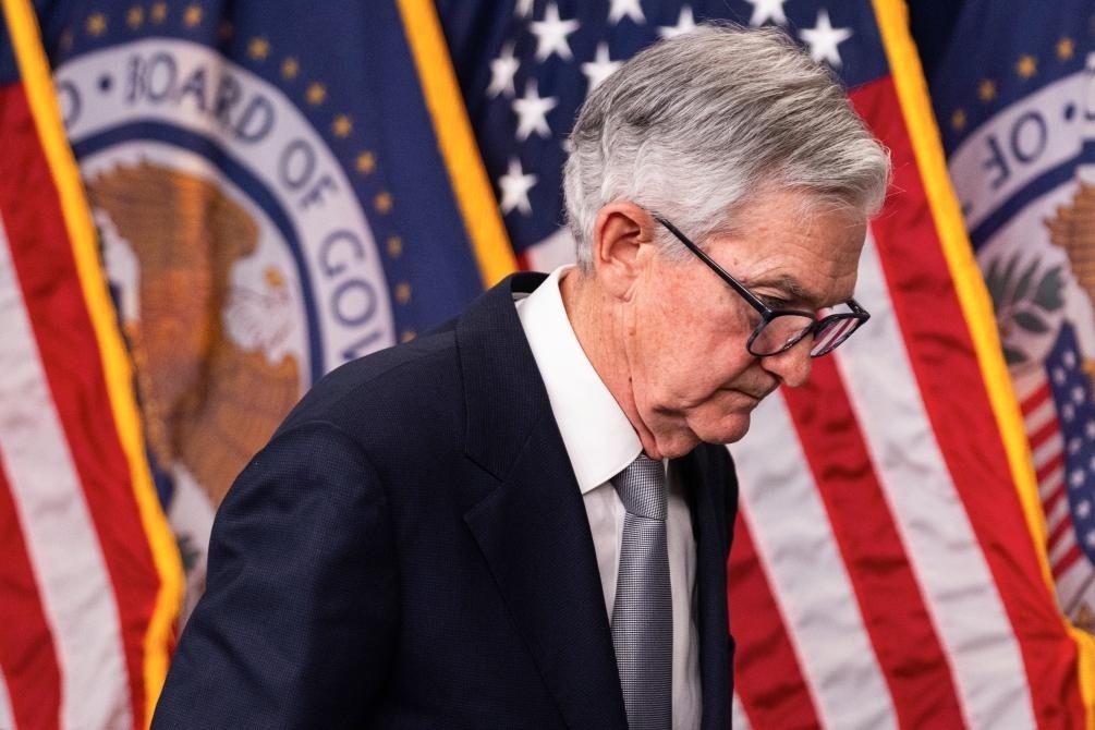 11月1日，美國(guó)聯(lián)邦儲(chǔ)備委員會(huì)主席鮑威爾在華盛頓出席記者會(huì)。新華社發(fā)（亞倫攝）