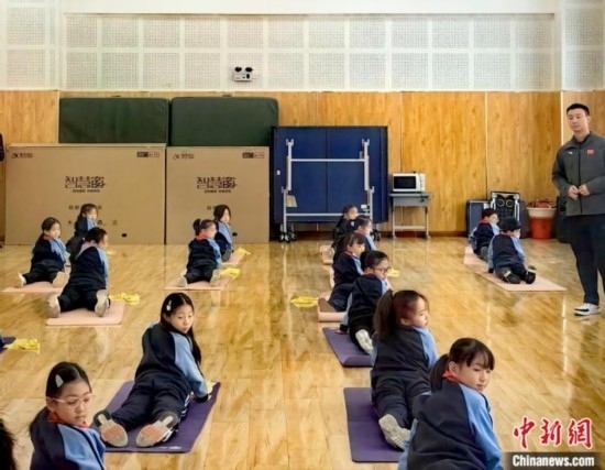 逸陽文思學(xué)校學(xué)生正在進(jìn)行運(yùn)動恢復(fù)矯正訓(xùn)練。<a target='_blank' href='/' ><p align=