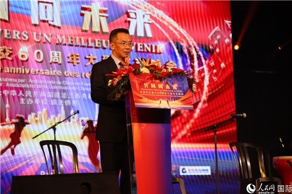 法國前總理拉法蘭出席晚會(huì)并致辭。 人民網(wǎng)記者 尚凱元 攝