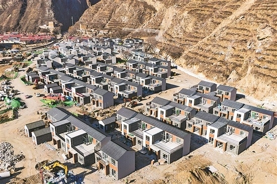 1月16日，門(mén)頭溝區(qū)齋堂鎮(zhèn)沿河口村，即將進(jìn)入內(nèi)部裝修環(huán)節(jié)的異地安置項(xiàng)目建設(shè)現(xiàn)場(chǎng)。