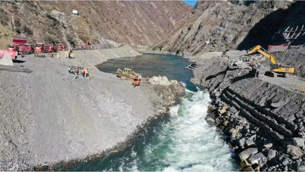 卡拉水電站實現(xiàn)大江截流。受訪者供圖