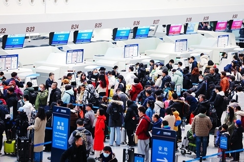 2024年春運(yùn)首日，大興機(jī)場(chǎng)預(yù)計(jì)保障進(jìn)出港旅客13.59萬(wàn)人次。大興機(jī)場(chǎng)供圖