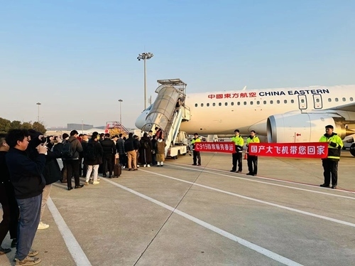 2024春運(yùn)第一天，東航4架C919大飛機(jī)全部投入商業(yè)運(yùn)營(yíng)。東航供圖