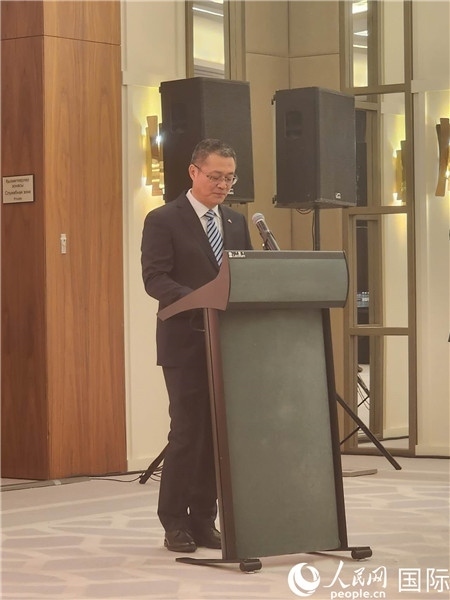 中國(guó)駐哈大使館公使銜參贊蘇予致辭。人民網(wǎng)記者 李強(qiáng)攝