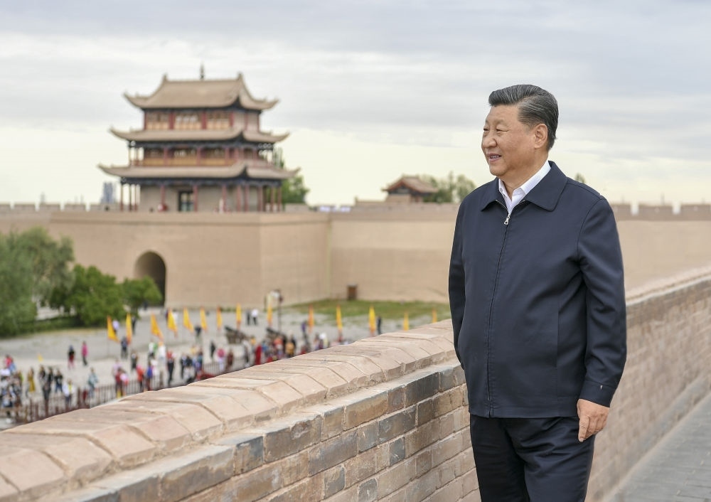 2019年8月20日上午，習(xí)近平來到嘉峪關(guān)關(guān)城，登上城樓察看關(guān)城整體面貌，聽取河西走廊長城、關(guān)隘歷史文化情況介紹。新華社記者 謝環(huán)馳 攝