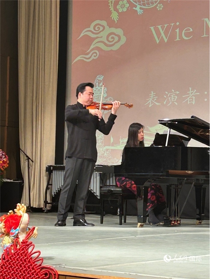小提琴獨(dú)奏《Wie Melodien zieht es mir》《新春樂(lè)》，表演者：寧峰、韓卉菁（鋼琴伴奏）