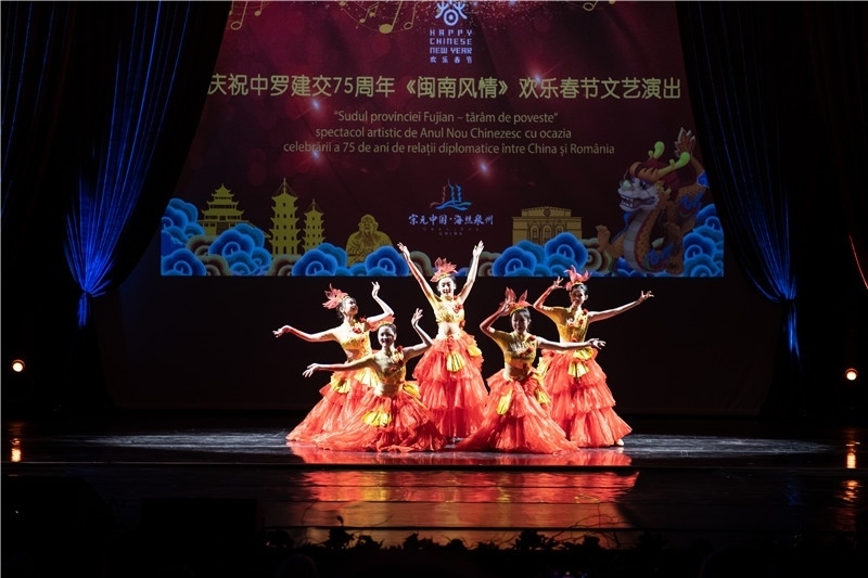 圖為舞蹈《刺桐花開》。 中國駐羅大使館文化處供圖。