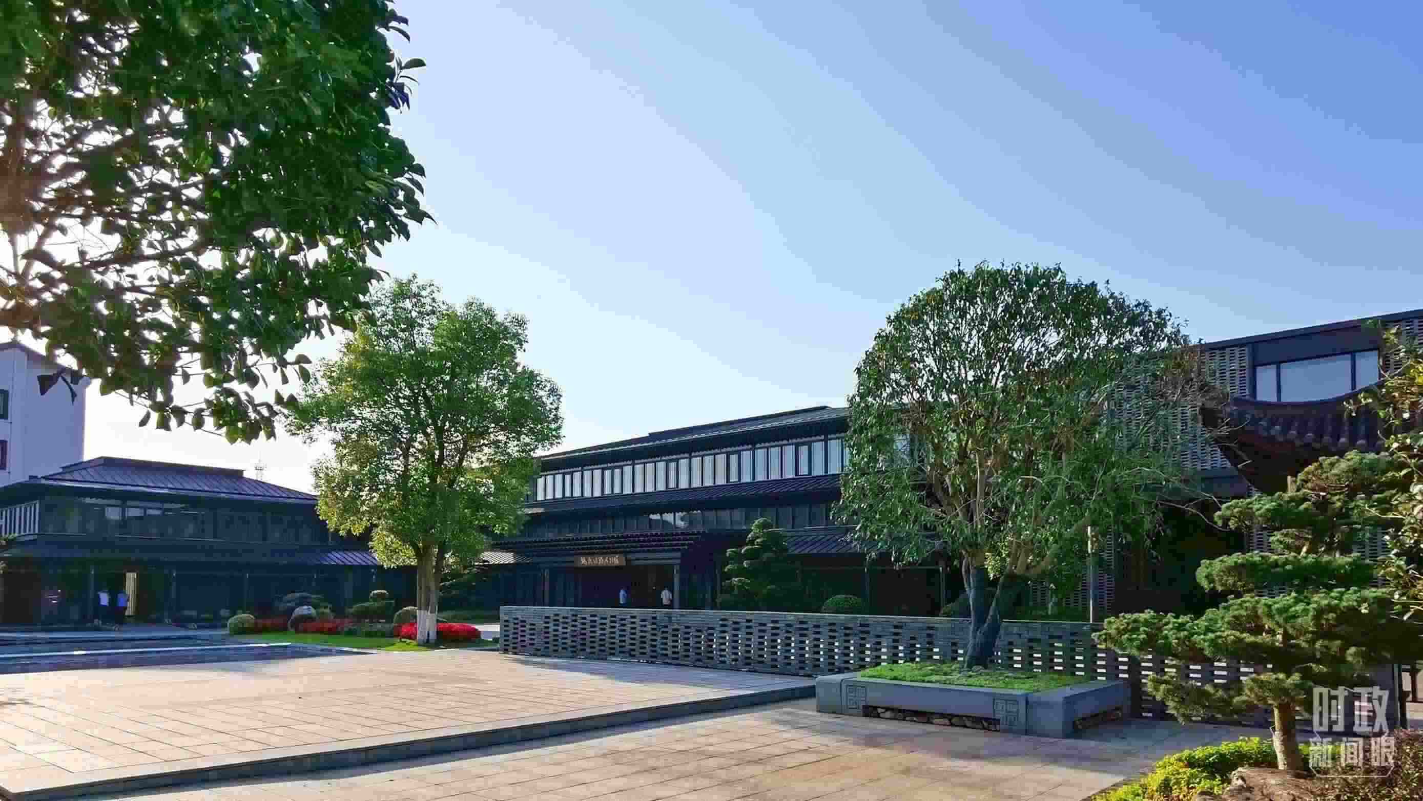 △楓橋經(jīng)驗陳列館。2023年9月，習近平來到這里考察，強調(diào)要發(fā)展好新時代“楓橋經(jīng)驗”。（總臺央視記者陳漢章拍攝）