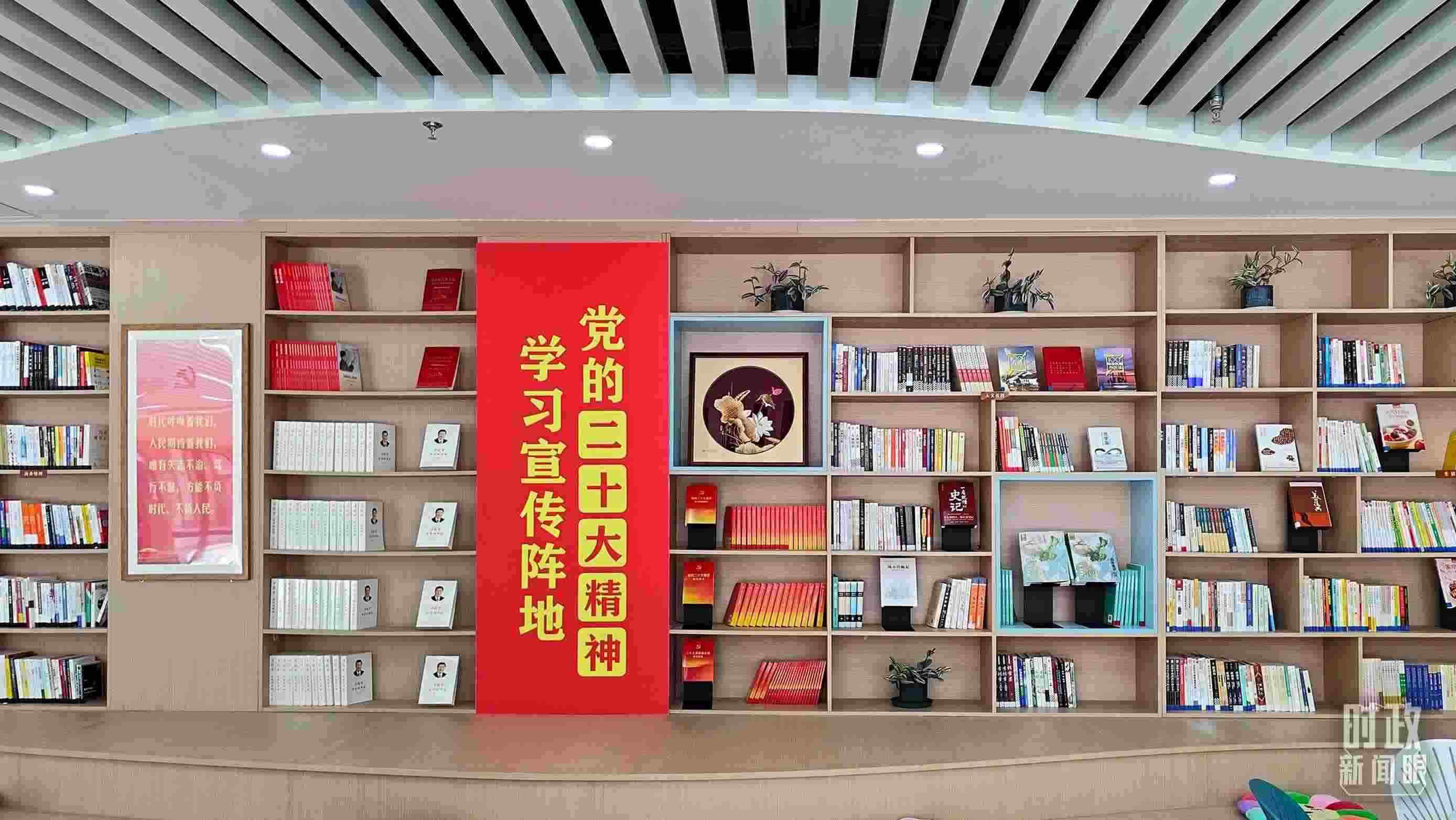 △雄安新區(qū)南文營社區(qū)黨群服務中心。2023年5月，習近平在這里強調(diào)要構筑新時代宜業(yè)宜居的“人民之城”。（總臺央視記者楊立峰拍攝）