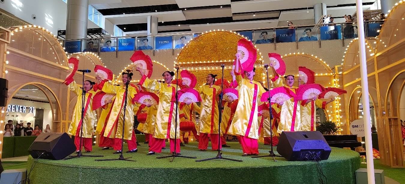 開幕式上活力四射的文藝節(jié)目引得觀眾陣陣喝彩。紅溪禮示大學(xué)孔子學(xué)院 供圖