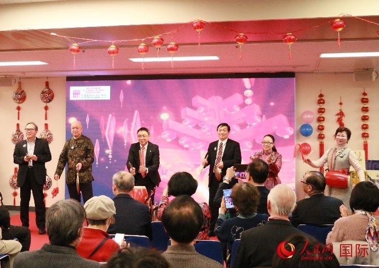 打擊樂合奏《春節(jié)序曲》。人民網(wǎng) 許可攝