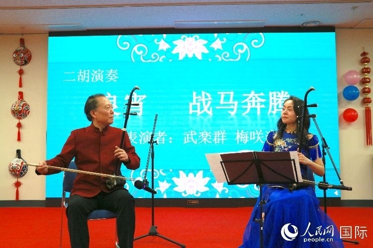 二胡合奏。人民網(wǎng) 許可攝