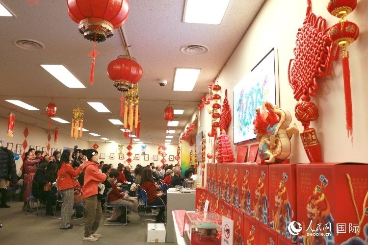 現(xiàn)場洋溢著濃郁的新春氛圍。人民網(wǎng) 許可攝