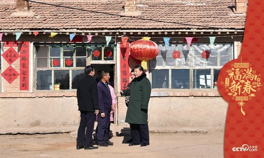 2017年1月24日，習(xí)近平總書記在河北省張家口市張北縣小二臺鎮(zhèn)德勝村村民徐學(xué)海家中看望。