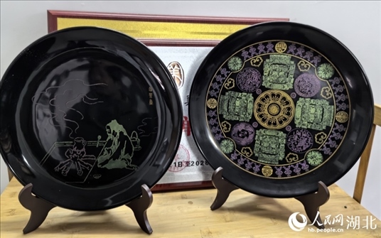 壩漆工藝品。人民網(wǎng)記者 周雯攝