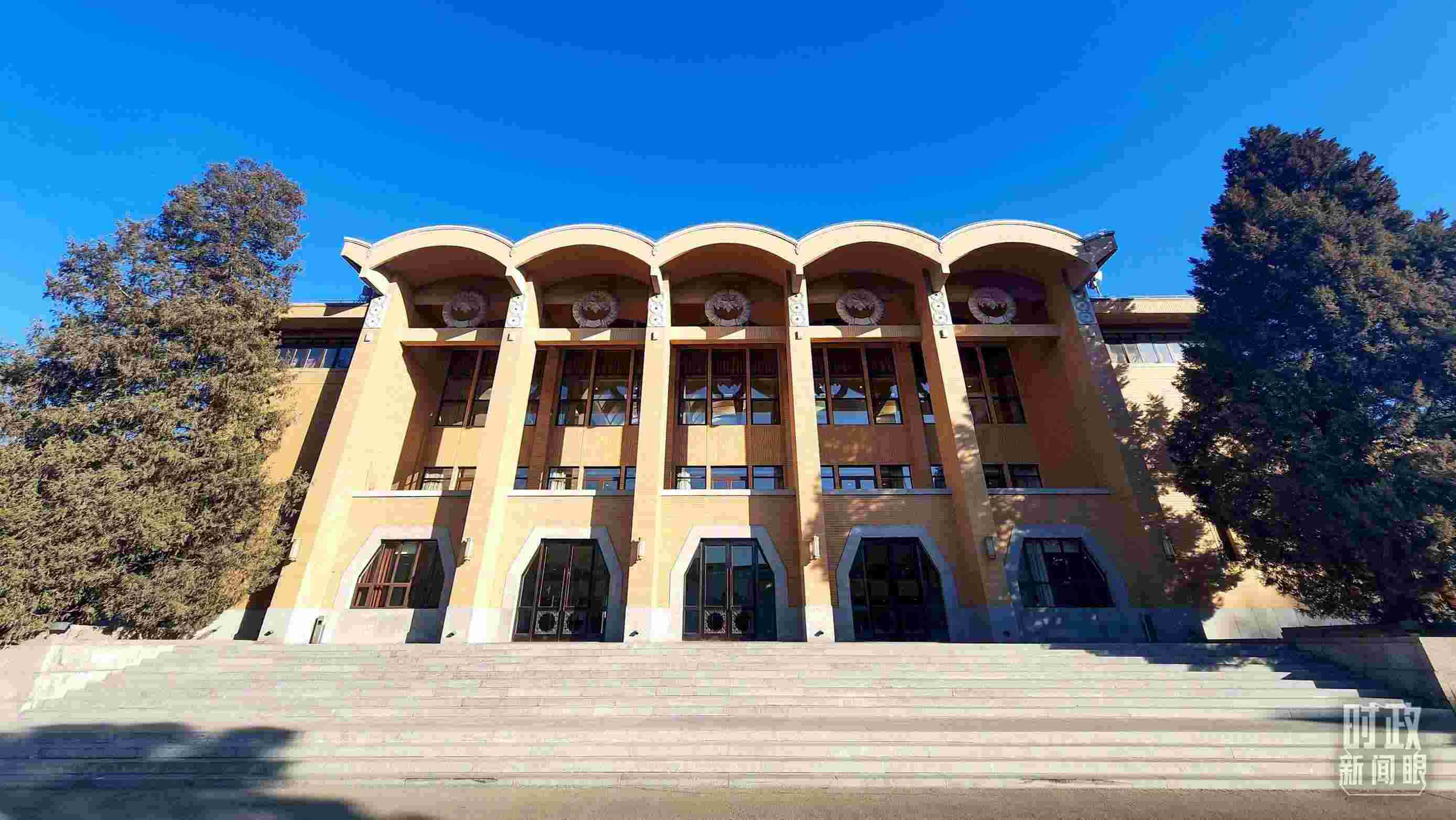 △2024年春季學(xué)期中央黨校（國(guó)家行政學(xué)院）中青年干部培訓(xùn)班3月1日上午在中央黨校開(kāi)班。（總臺(tái)央視記者劉琦拍攝）