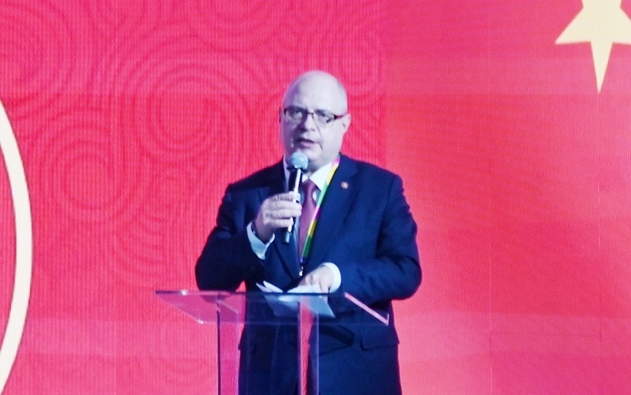 俄羅斯國家杜馬資產(chǎn)、土地和財(cái)產(chǎn)關(guān)系委員會(huì)主席兼俄中議員友好小組主席加夫里洛夫致辭。主辦方供圖 