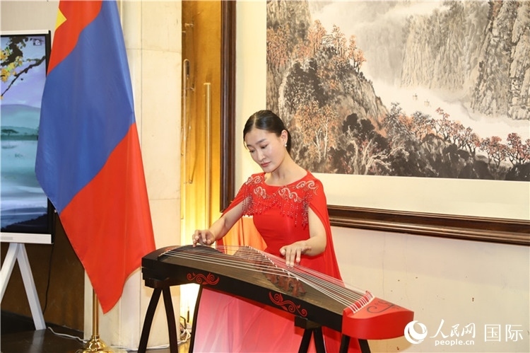 古箏表演。人民網(wǎng)記者 霍文攝