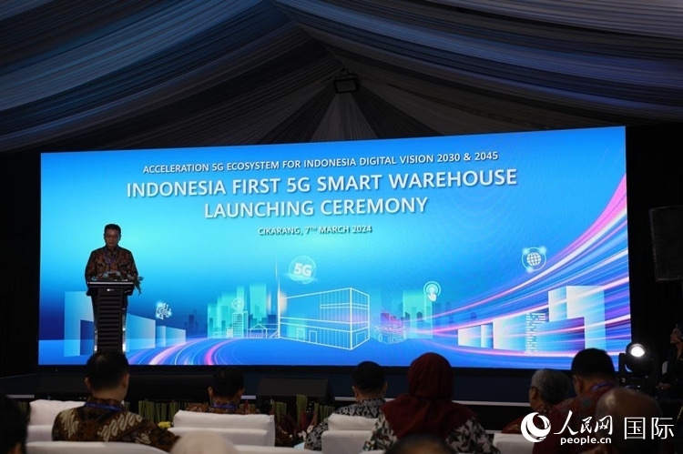 華為印尼CEO郭海龍?jiān)诮夷粌x式發(fā)表講話。人民網(wǎng)記者 曹師韻攝