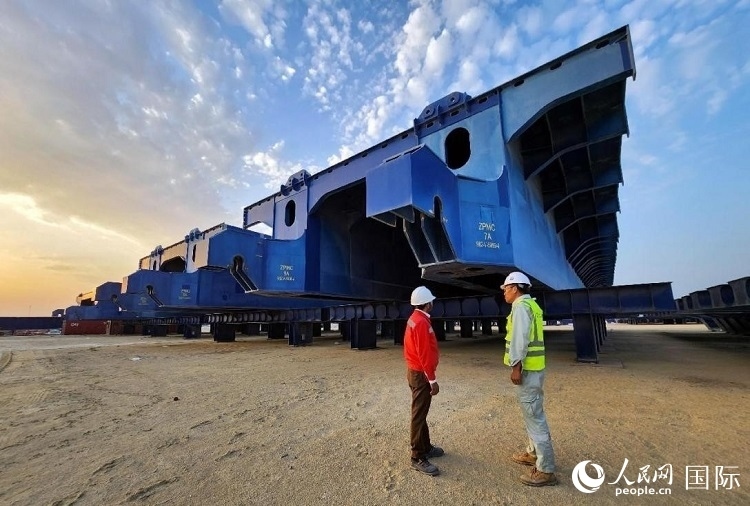 全球最大升船機(jī)平臺(tái)。人民網(wǎng)記者管克江攝